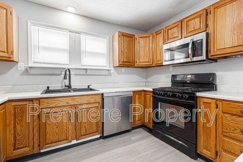 11825 E Roberts St - Photo 4 of 13