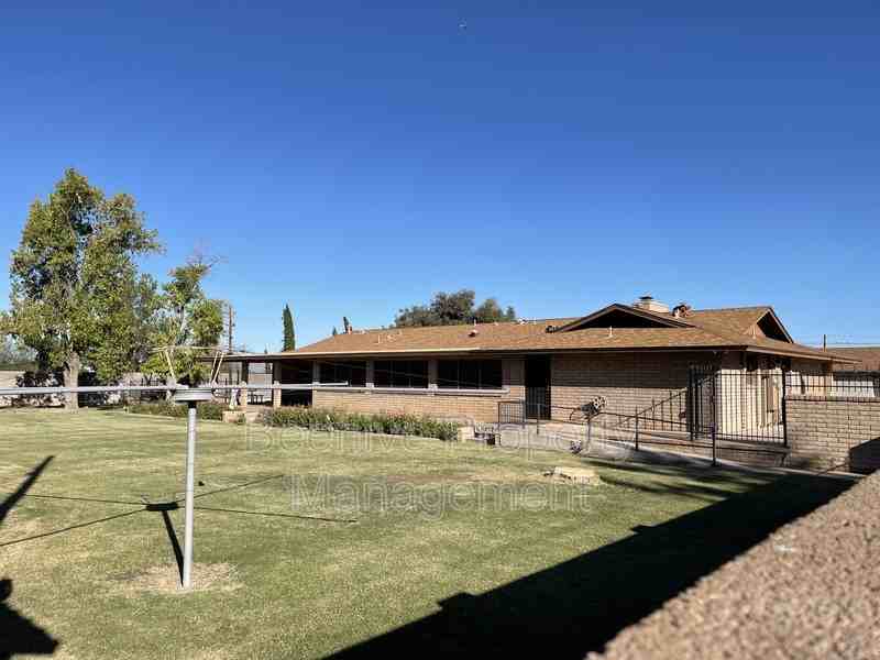 1420 N Center St - Photo 2 of 27