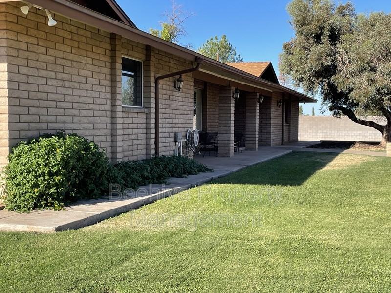 1420 N Center St - Photo 4 of 27