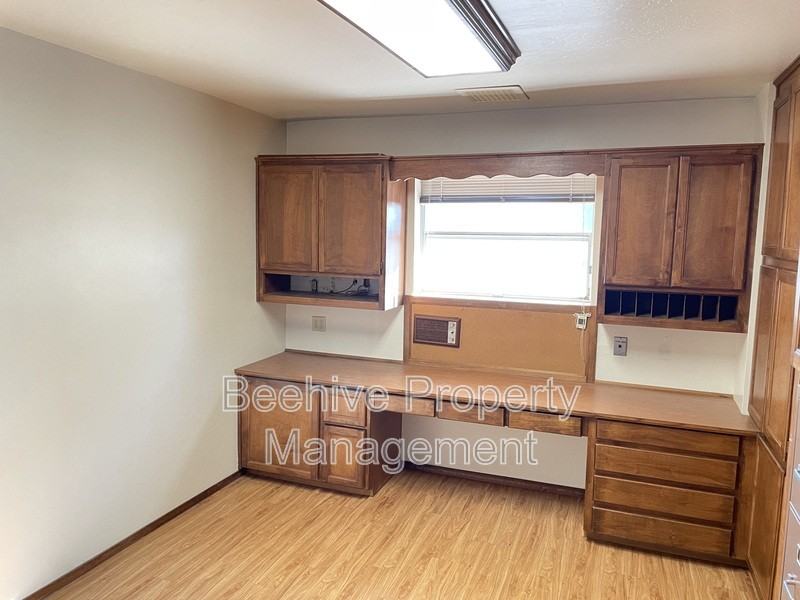 1420 N Center St - Photo 5 of 27