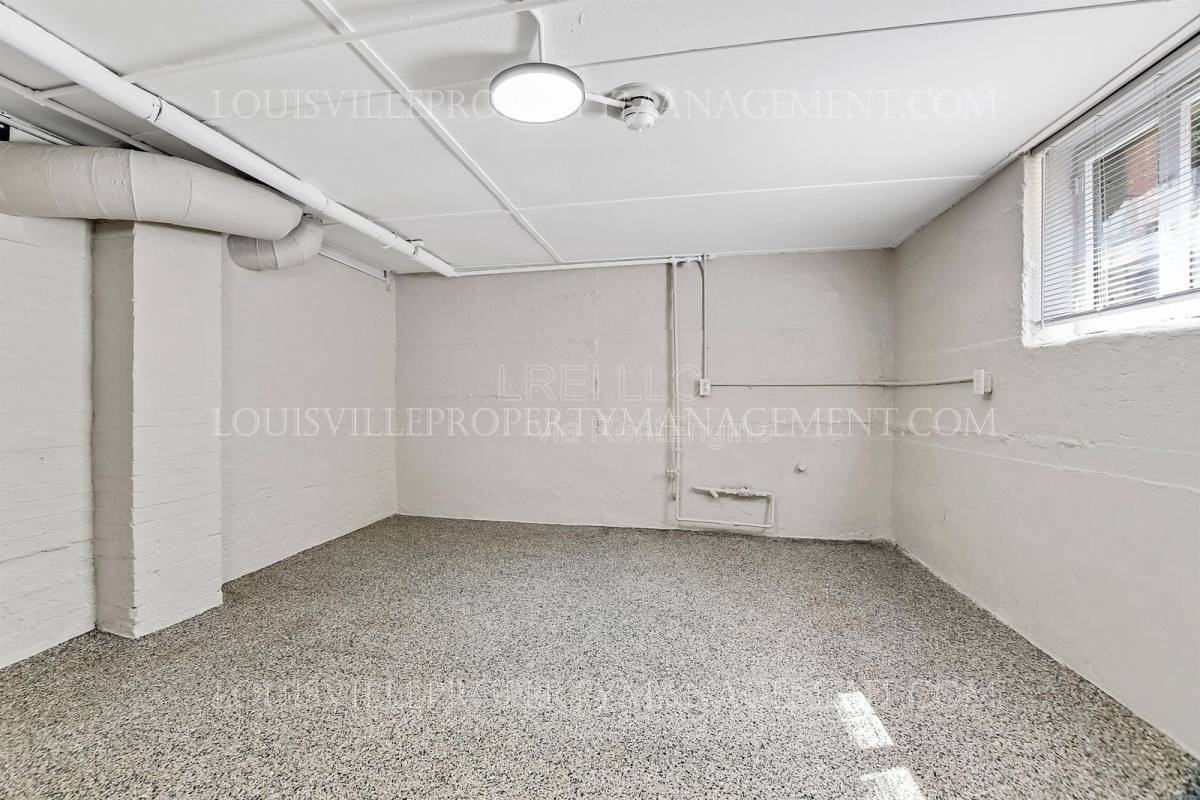 319 W Lee St #4 - Photo 4 of 10