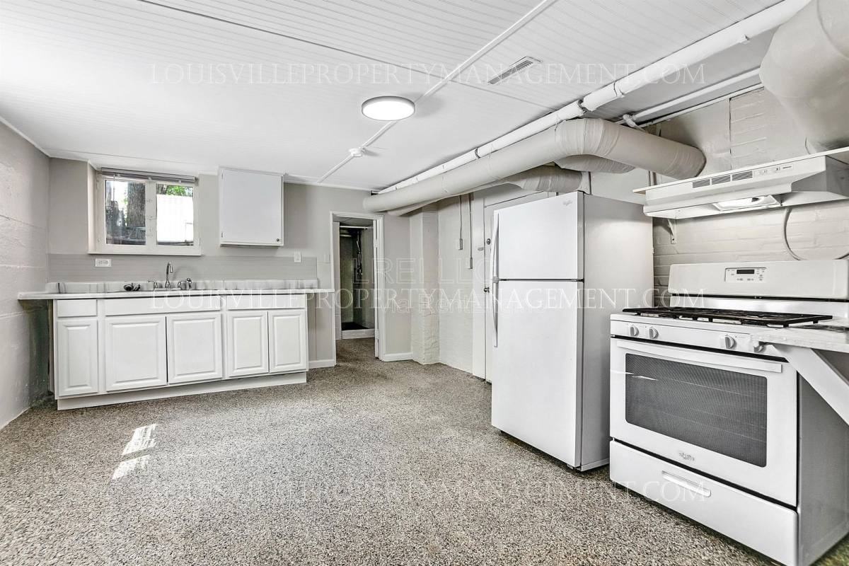 319 W Lee St #4 - Photo 6 of 10