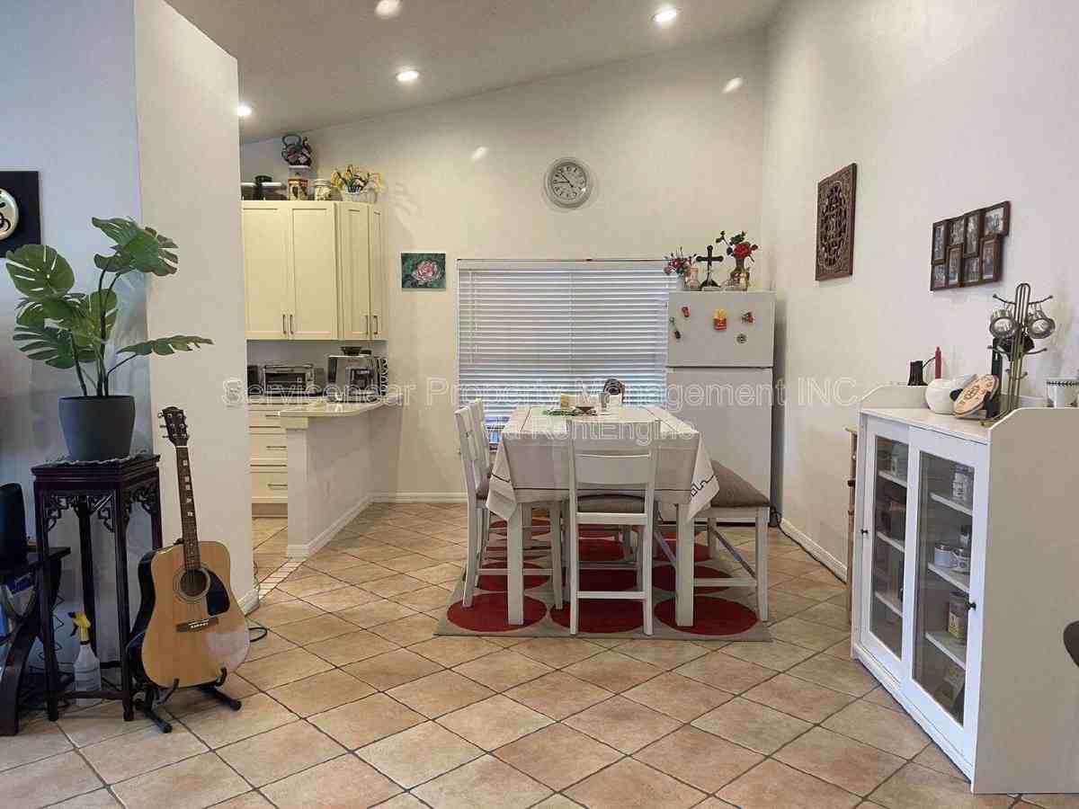 9727 Cypress Shadow Ave - Photo 5 of 10