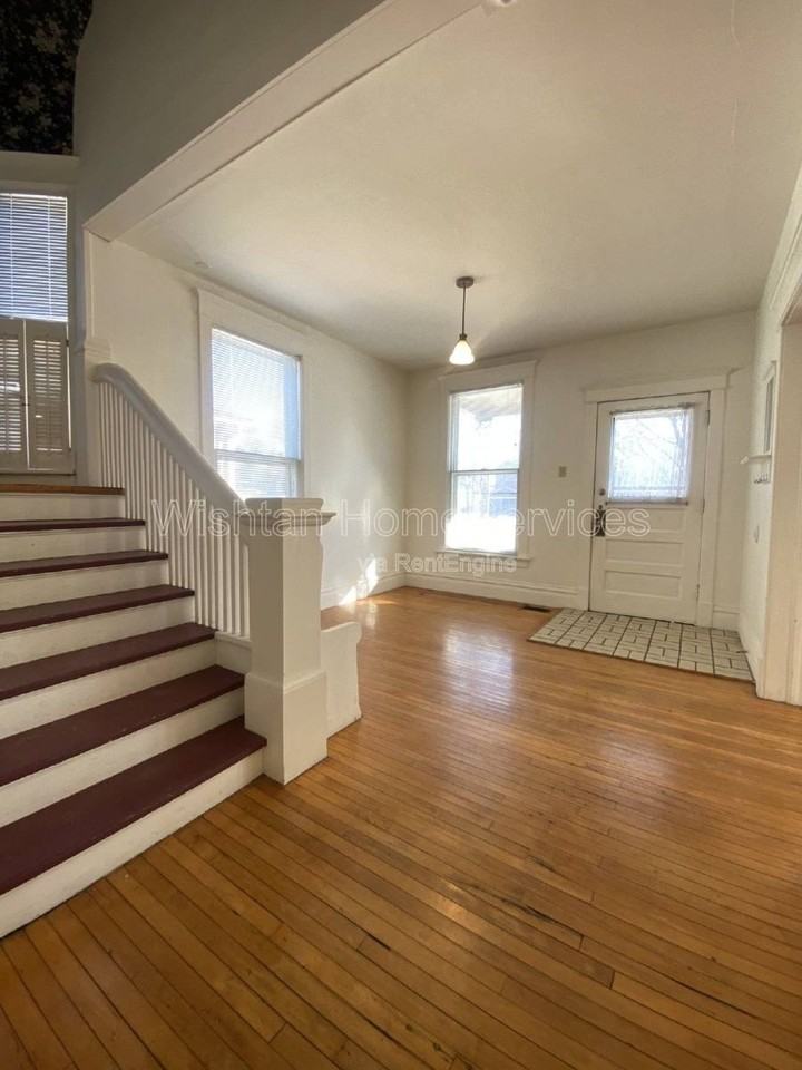 224 N Ward St - Photo 2 of 10