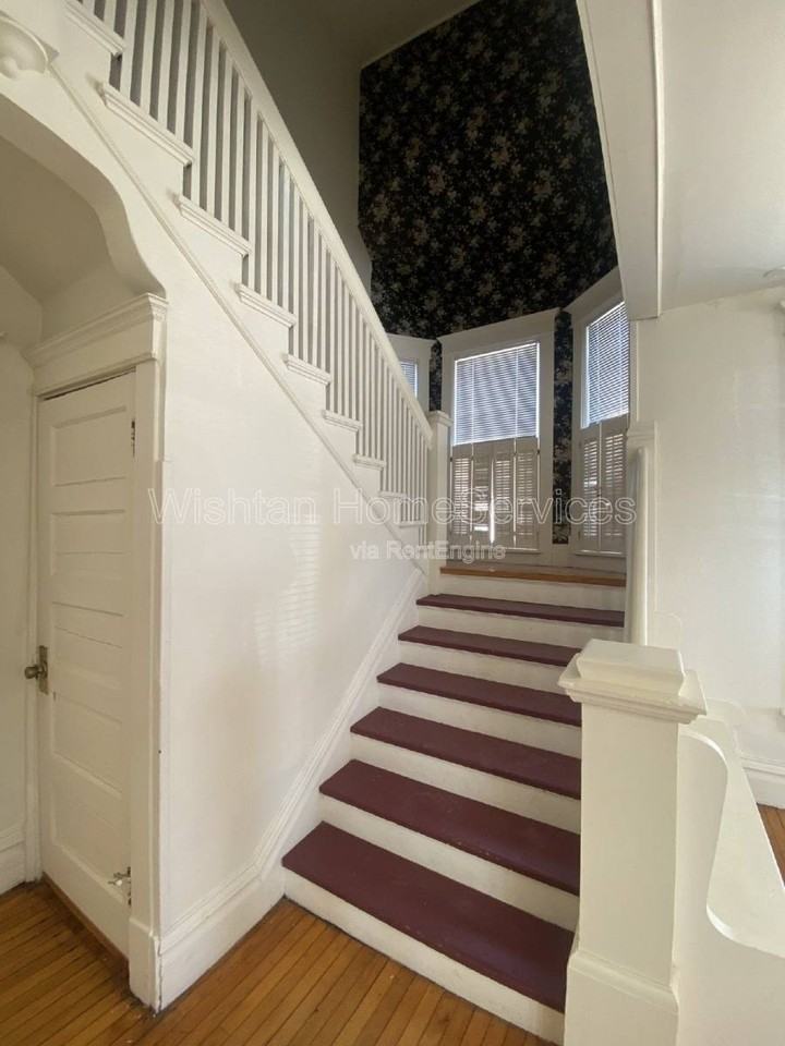 224 N Ward St - Photo 3 of 10