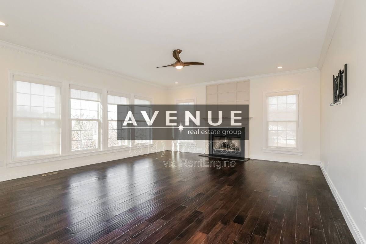 17711 Westhampton Woods Dr - Photo 3 of 10