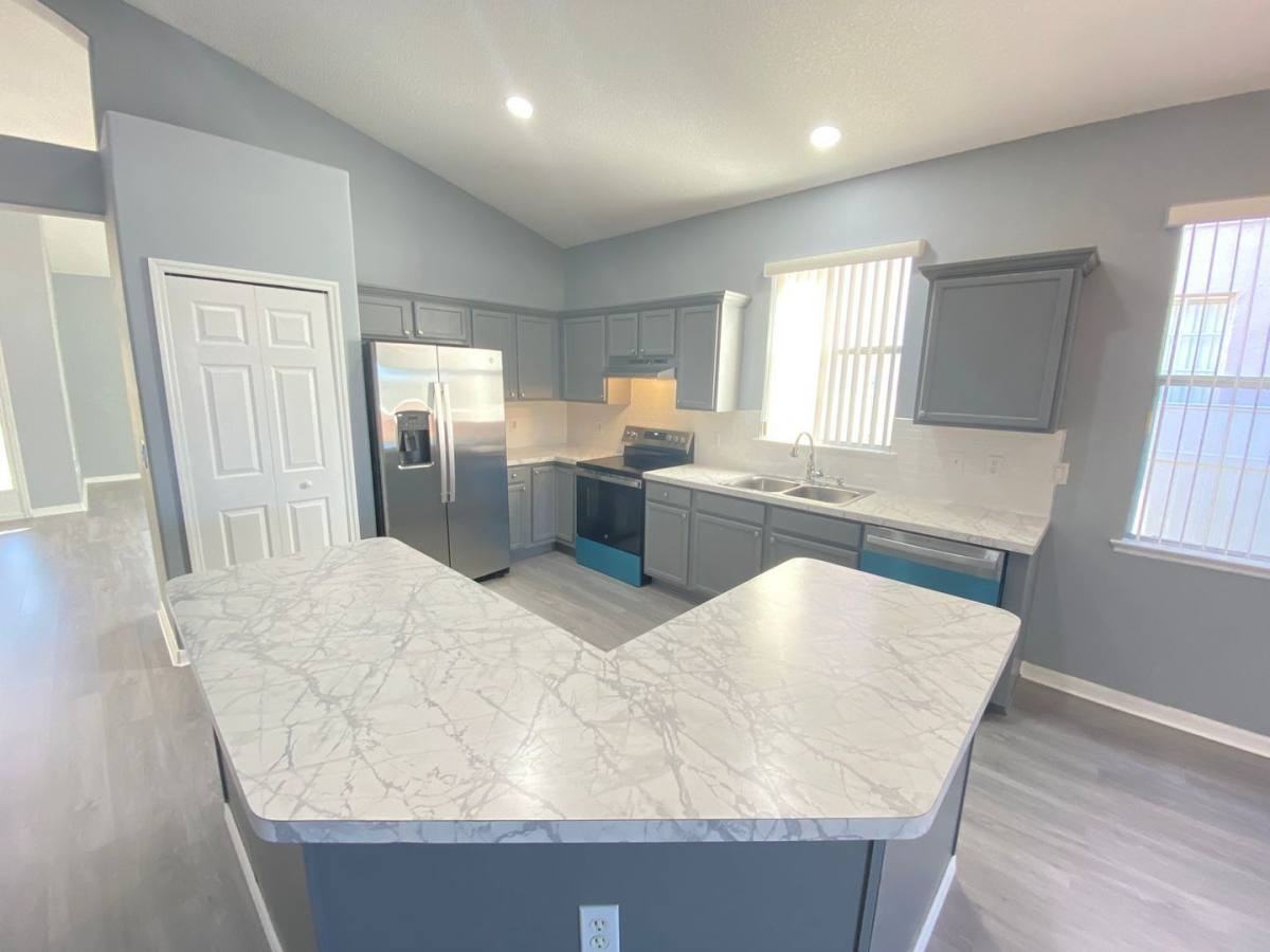 13431 Meadow Bay Loop - Photo 2 of 10