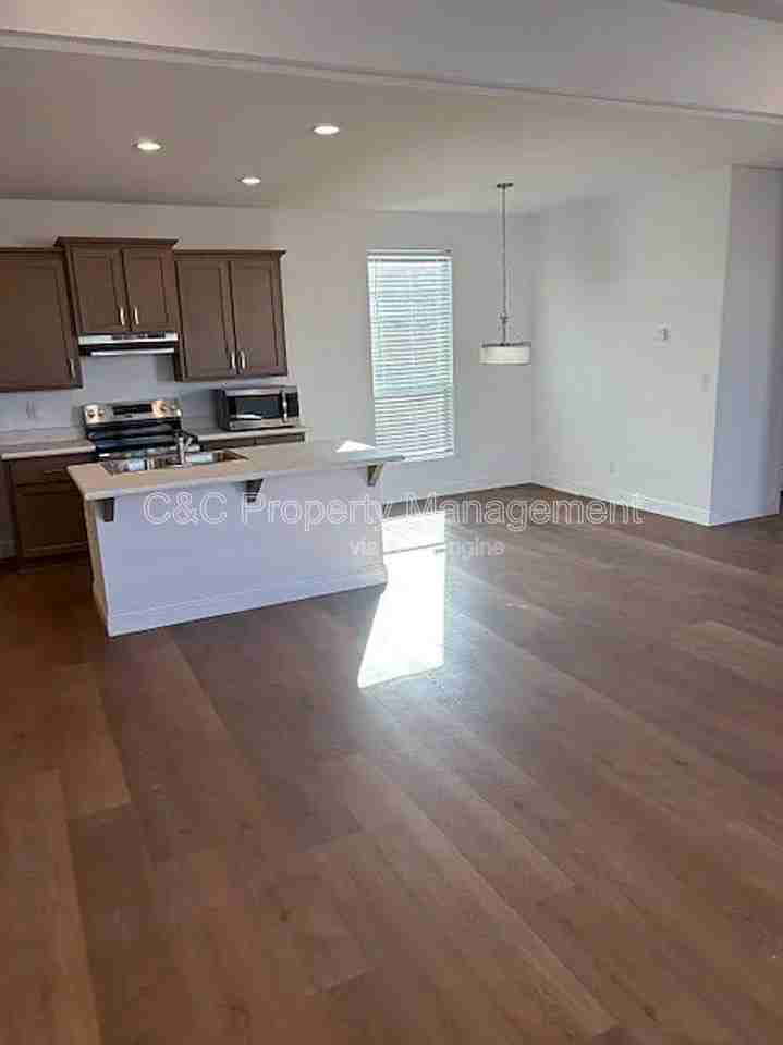 759 W Chase Ave - Photo 2 of 10