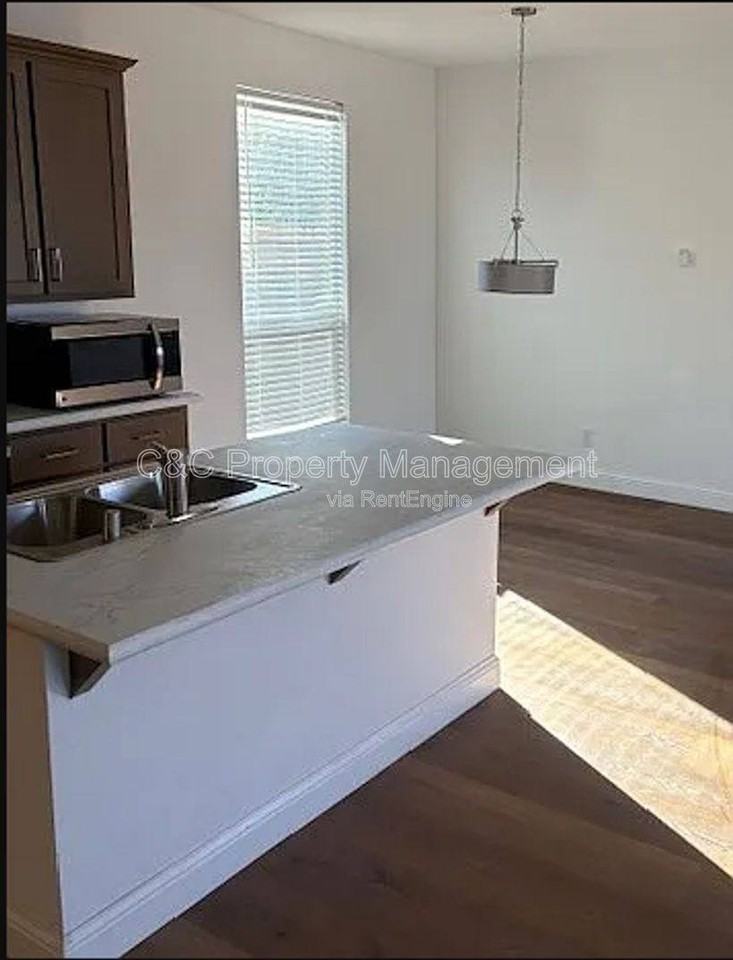 759 W Chase Ave - Photo 3 of 10