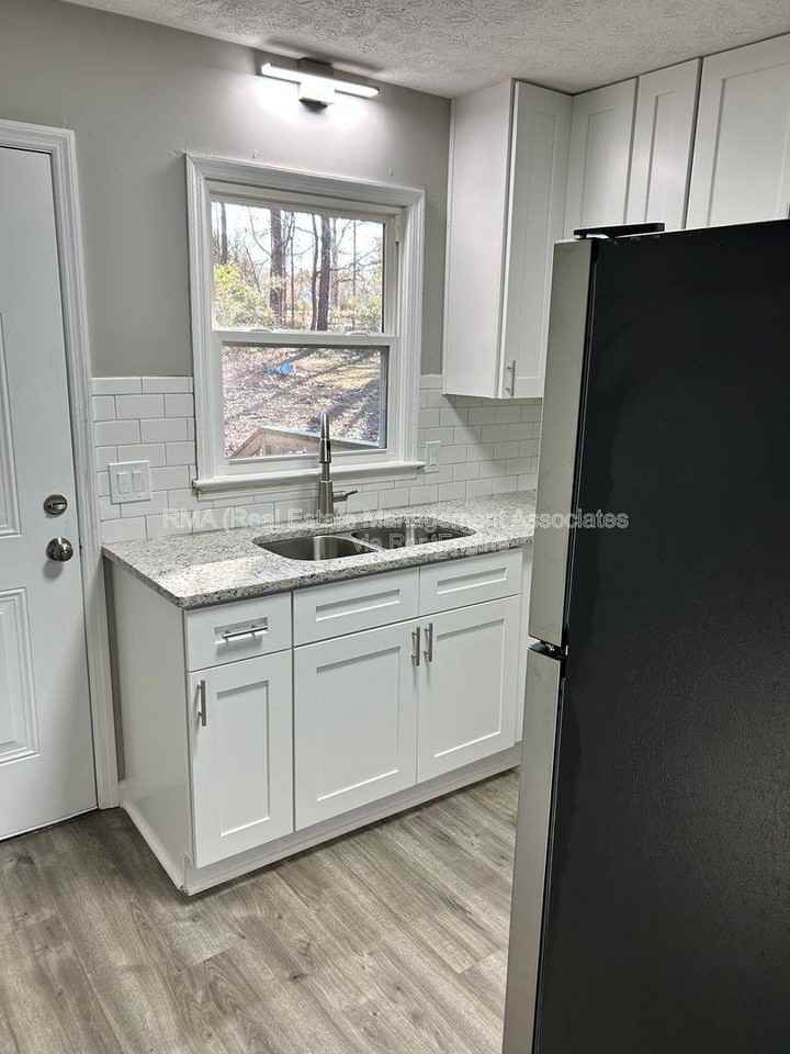 12A Lisa Ln - Photo 3 of 9