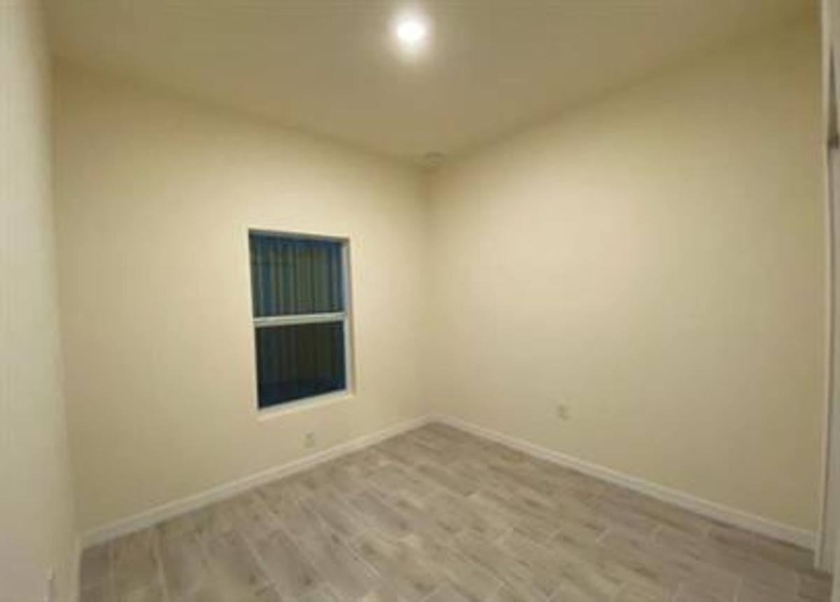1118 Albert Ave - Photo 3 of 10