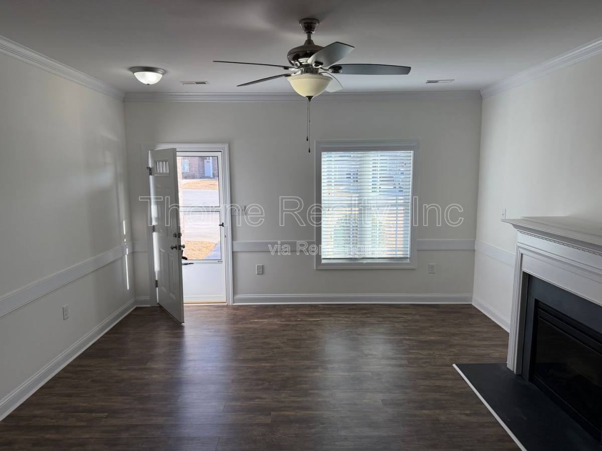 220 Braylock Dr - Photo 3 of 8