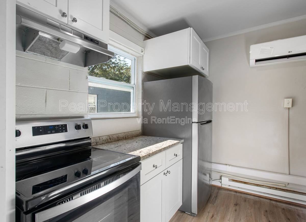 925 N 20th St #D - Photo 6 of 10