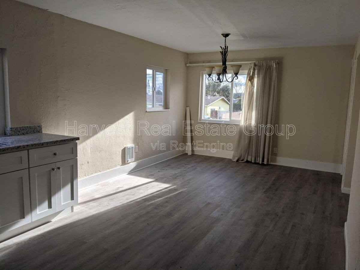 9112 D St - Photo 2 of 5