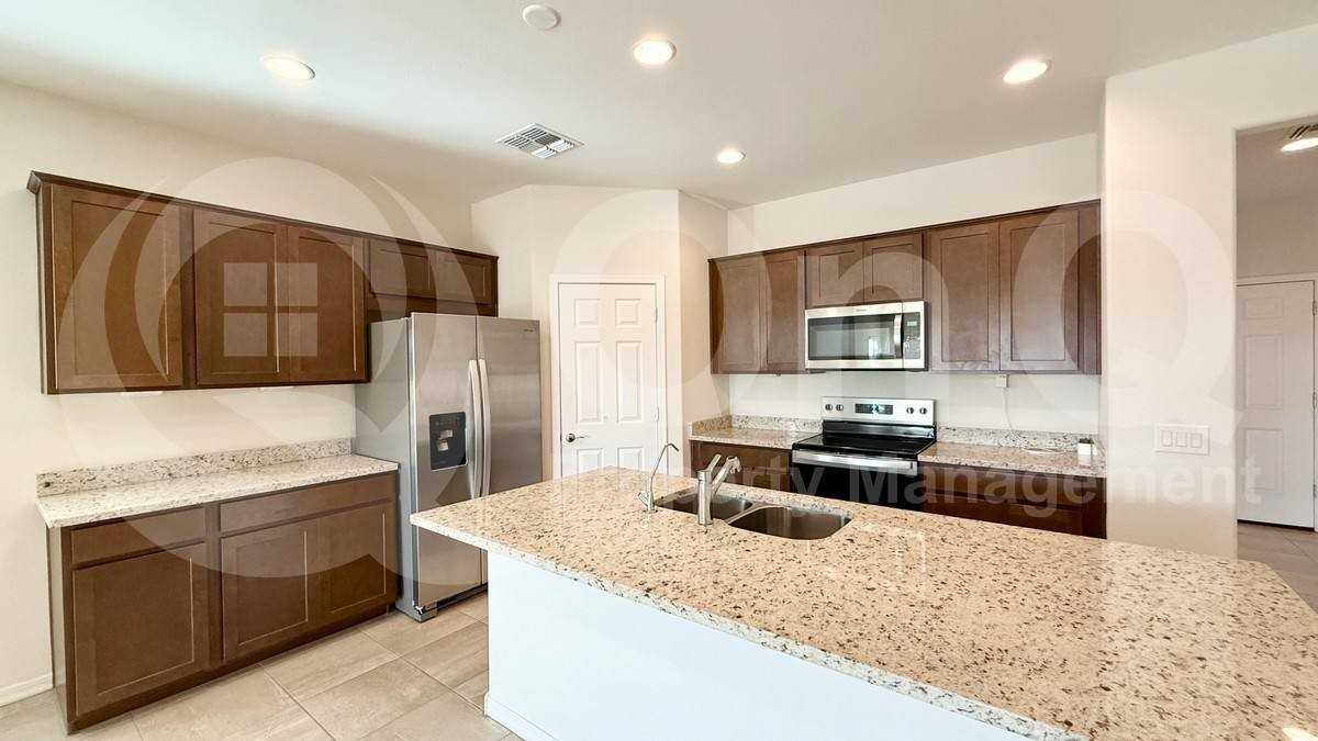 17839 W Getty Dr - Photo 3 of 10