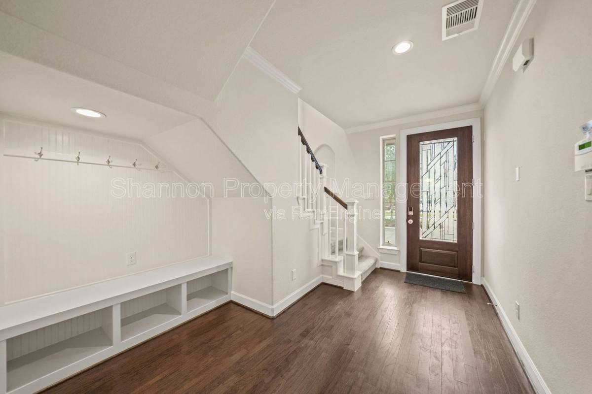 2025 Cambridge Heights Pl - Photo 3 of 10