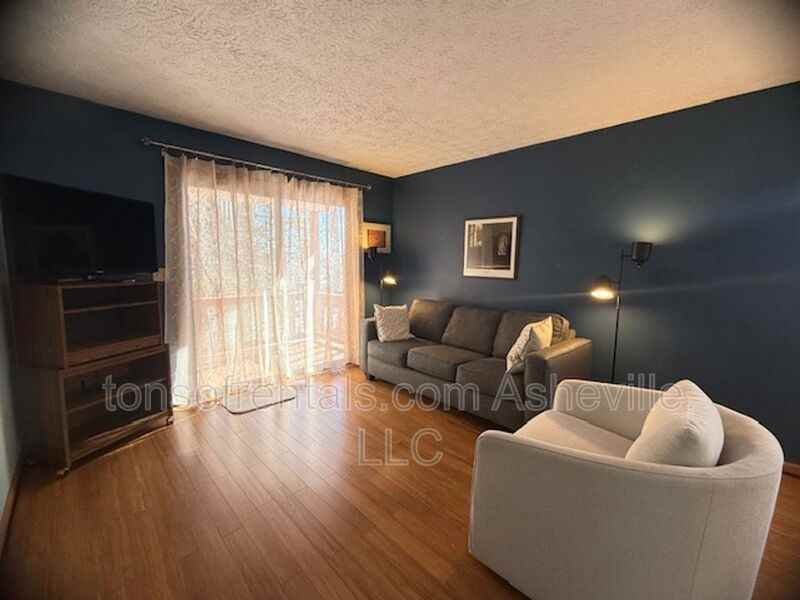 581 Courtwood Ln #3 - Photo 5 of 17