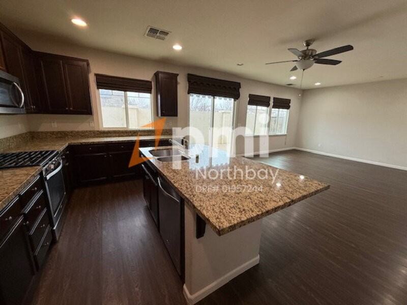 1275 Dartmouth Cir - Photo 4 of 18