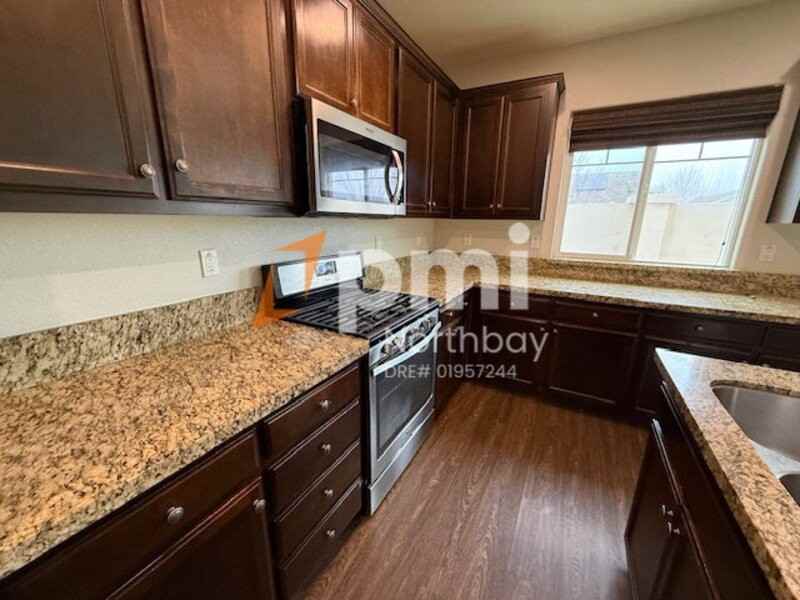 1275 Dartmouth Cir - Photo 5 of 18