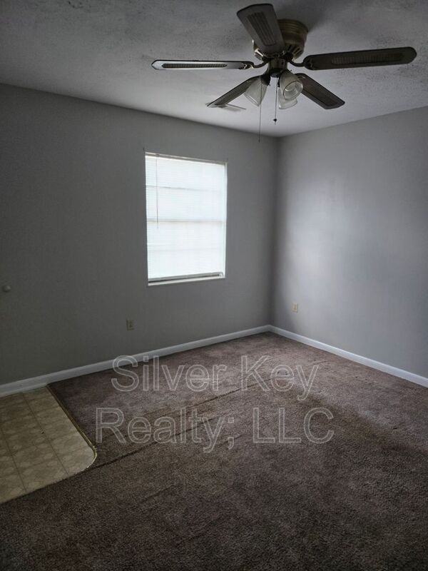 823 Englewood Rd #13 - Photo 3 of 10