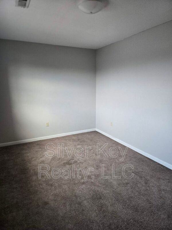 823 Englewood Rd #13 - Photo 4 of 10