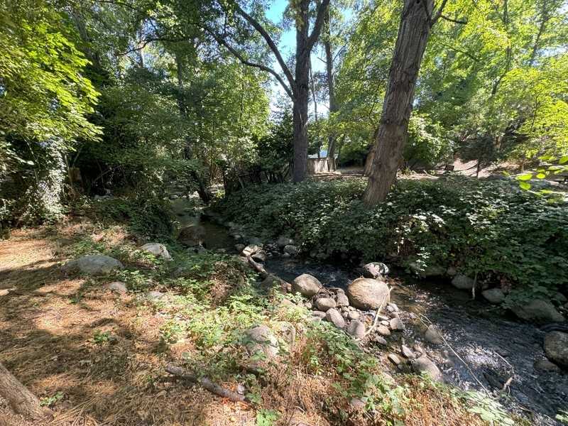 16 Van Ness Ave - Photo 4 of 22