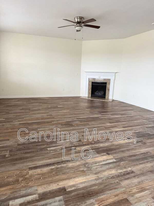 223 Collingwood Ln - Photo 3 of 28