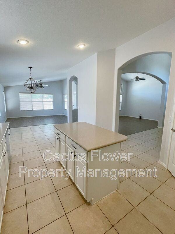 2392 E Morelos St - Photo 6 of 23