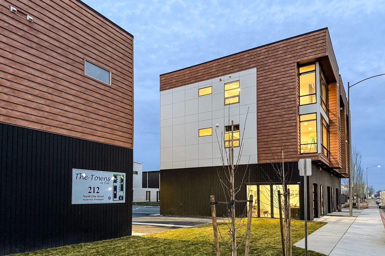 The Towns On Elm - Photo 4 of 6