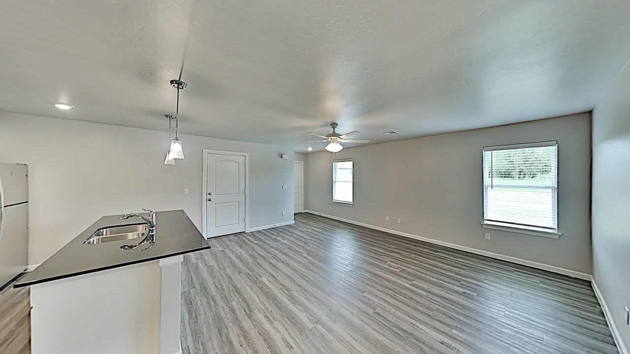 1300 Nw 111th St - Photo 6 of 18