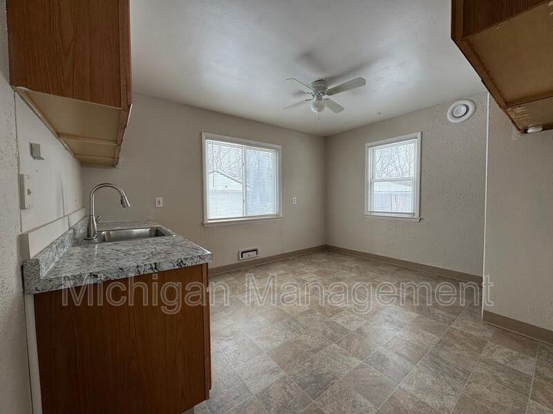 26431 Monticello St - Photo 5 of 27