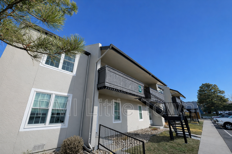 2301 E Fremont Ave #W5 - Photo 3 of 18