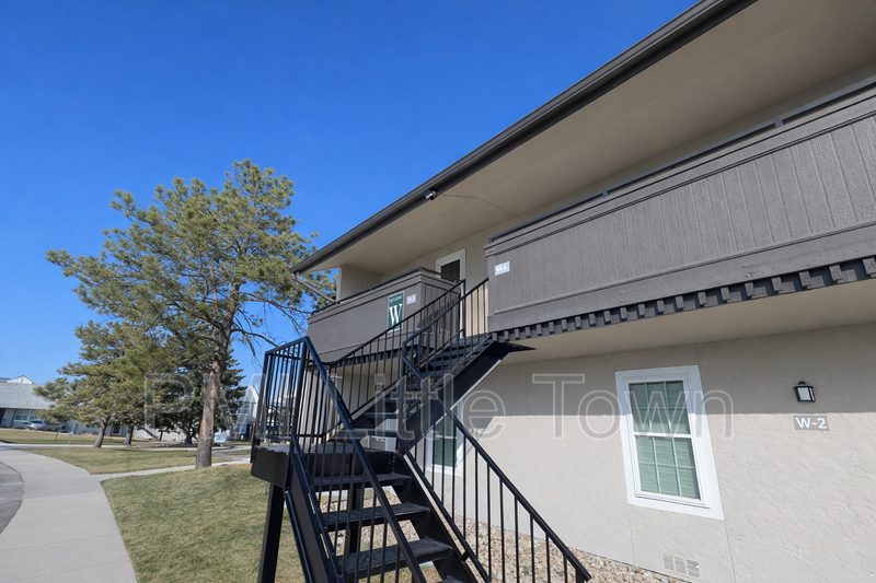 2301 E Fremont Ave #W5 - Photo 4 of 18