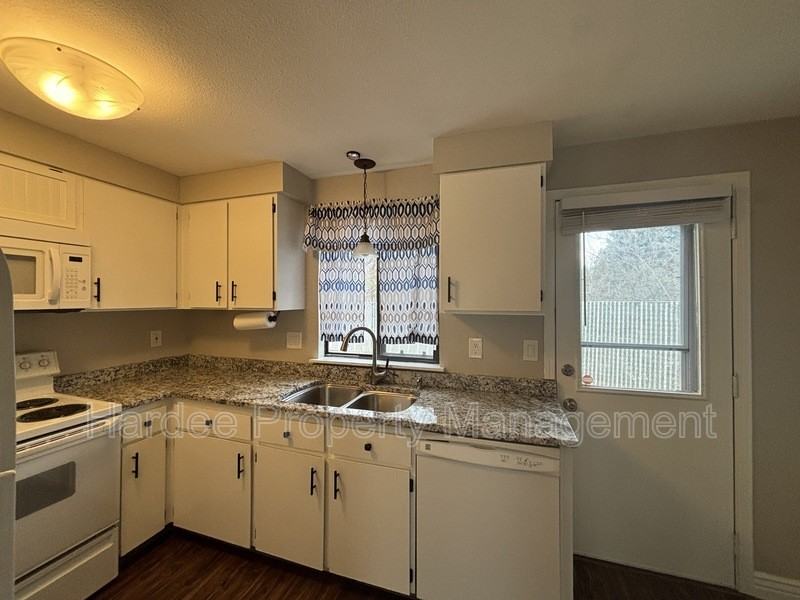 614 E Pennsylvania St - Photo 3 of 18