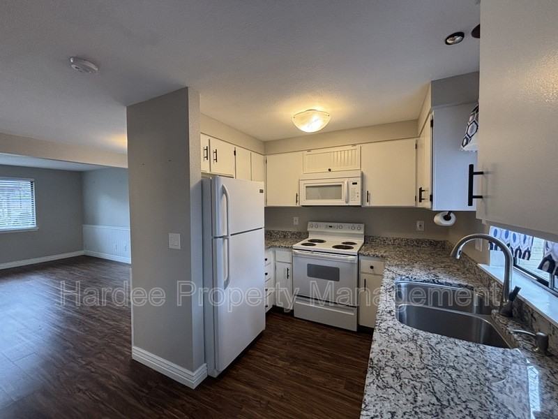 614 E Pennsylvania St - Photo 2 of 18