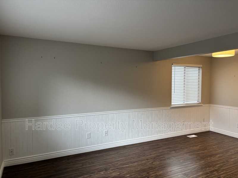 614 E Pennsylvania St - Photo 6 of 18