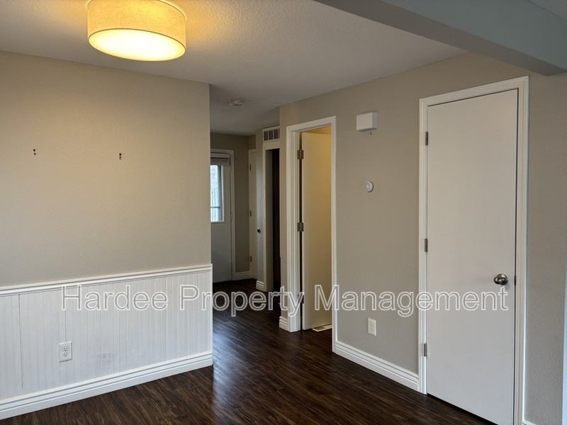 614 E Pennsylvania St - Photo 7 of 18