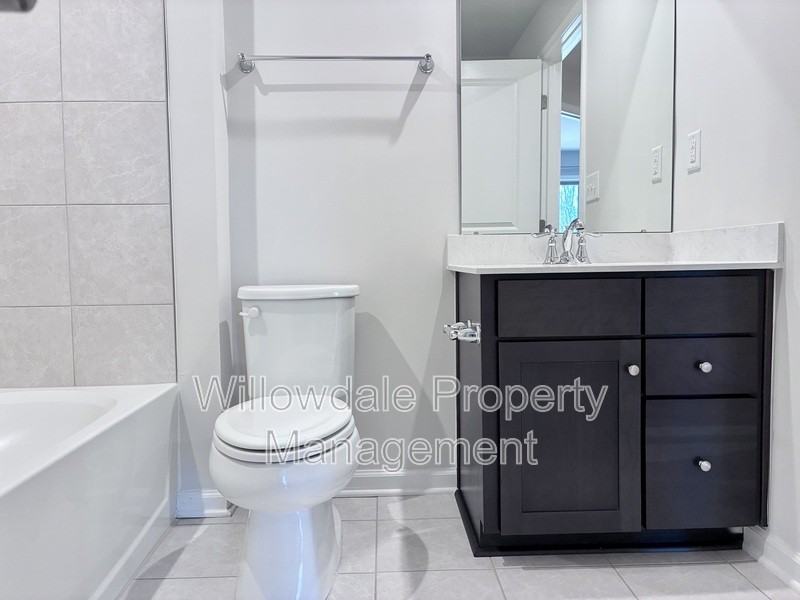 812 Channing Park Cir - Photo 4 of 27