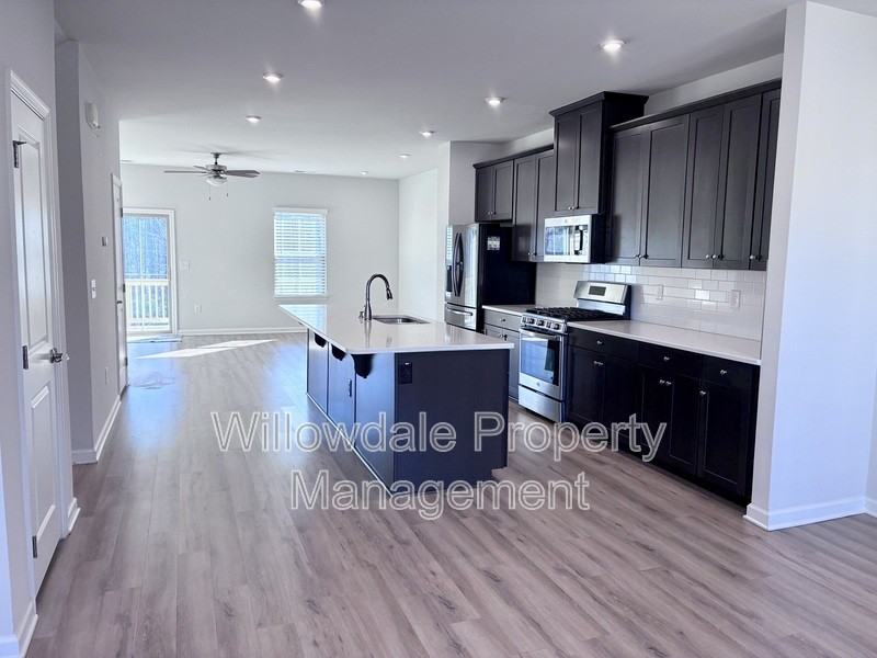 812 Channing Park Cir - Photo 5 of 27