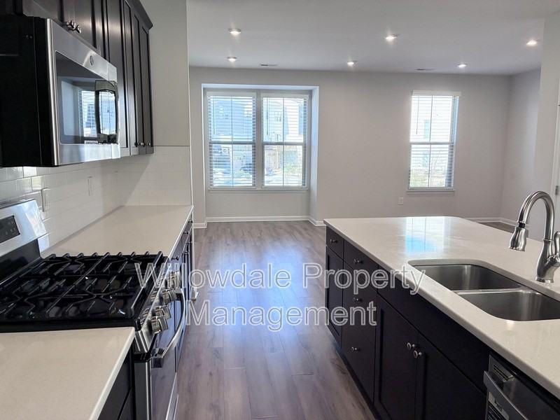 812 Channing Park Cir - Photo 7 of 27