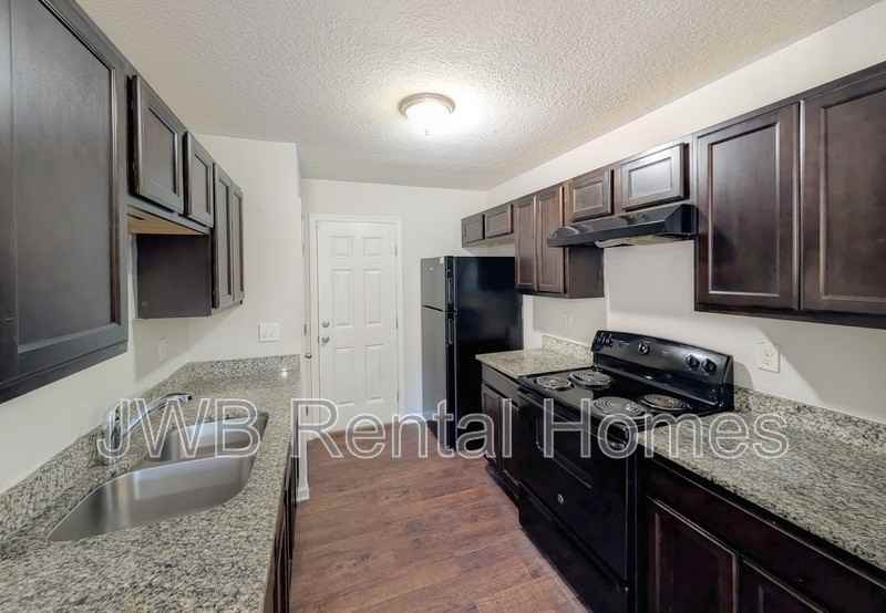 1156 Monmouth Way - Photo 4 of 19