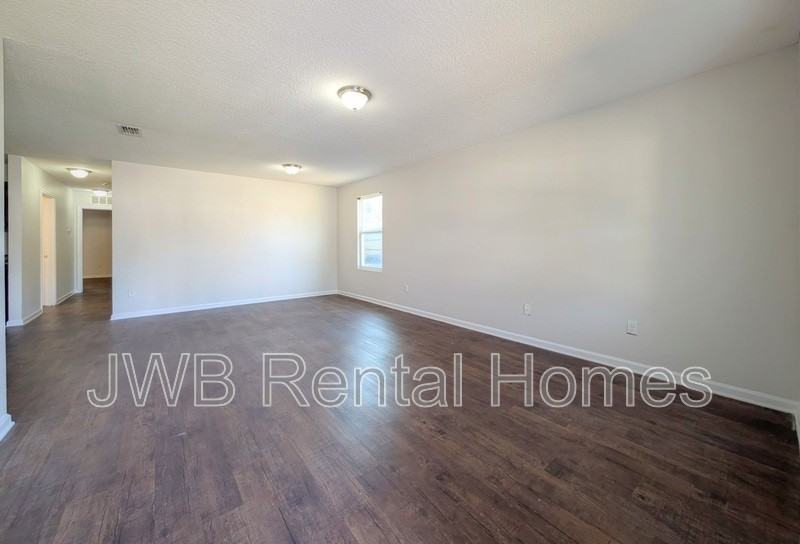 1156 Monmouth Way - Photo 5 of 19