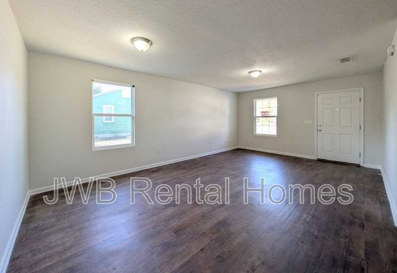 1156 Monmouth Way - Photo 6 of 19