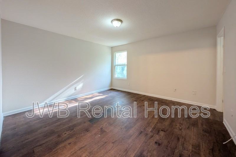 1156 Monmouth Way - Photo 7 of 19