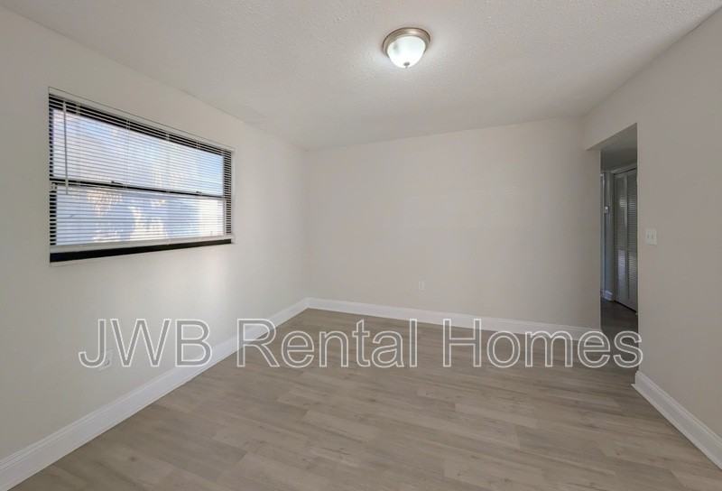 3143 W 5th St - Photo 7 of 20