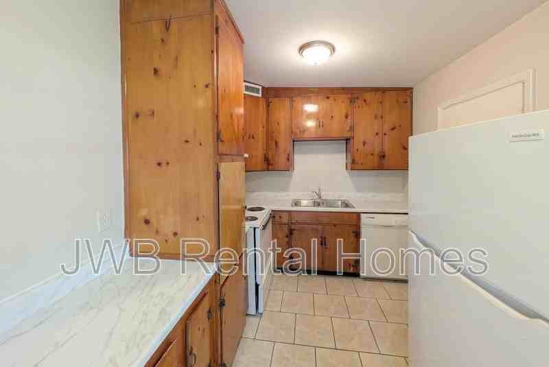 2737 Spring Park Rd - Photo 4 of 17