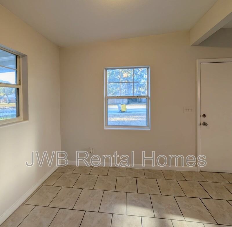 2737 Spring Park Rd - Photo 6 of 17