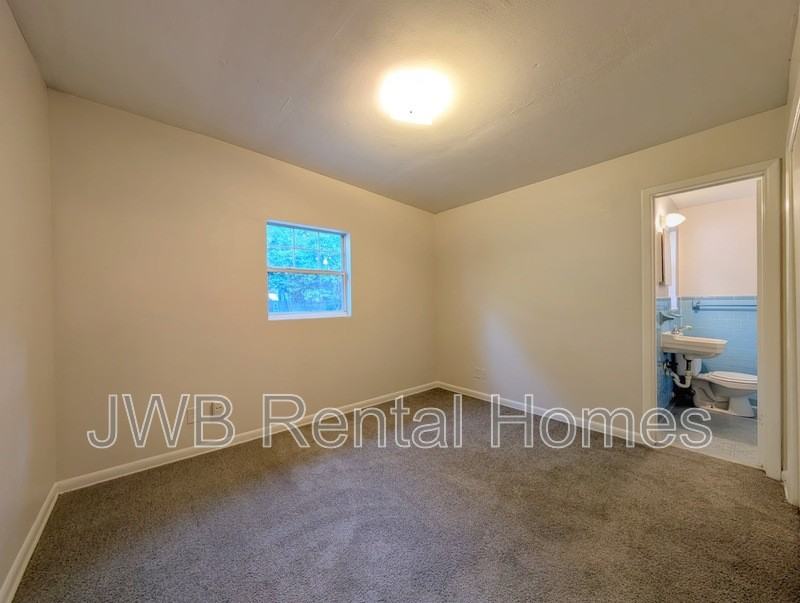 2737 Spring Park Rd - Photo 7 of 17