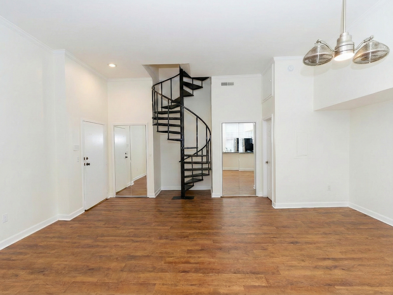 235 King St #1 - Photo 4 of 28