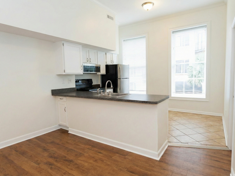 235 King St #1 - Photo 5 of 28